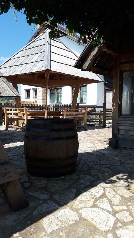 Konoba Ognjiste Bed & Breakfast Sokolac  Eksteriør bilde