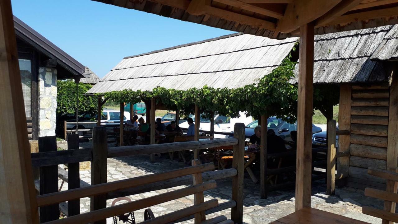 Konoba Ognjiste Bed & Breakfast Sokolac  Eksteriør bilde