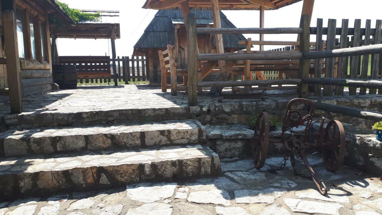 Konoba Ognjiste Bed & Breakfast Sokolac  Eksteriør bilde